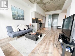 15 Baseball Pl in Toronto, ON - Building Photo - Building Photo