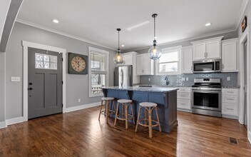 5303 Saint Elmo Ave in Chattanooga, TN - Foto de edificio - Building Photo
