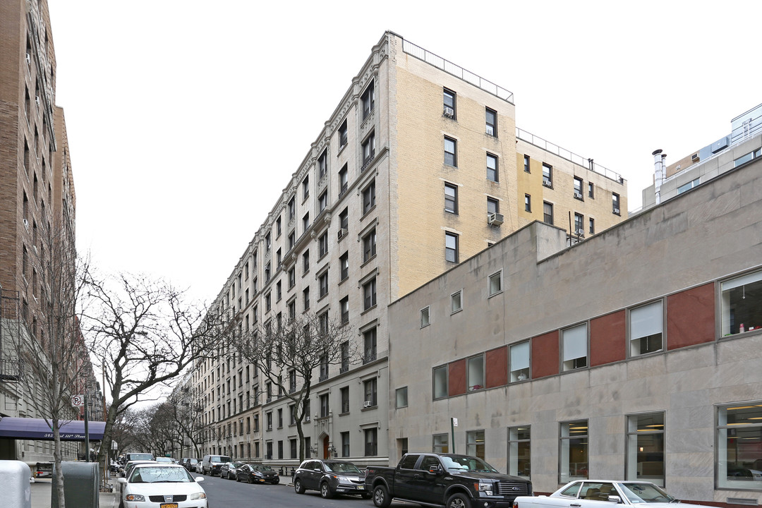 536 W 111th St in New York, NY - Building Photo