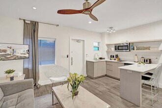 3020 Seville St in Fort Lauderdale, FL - Building Photo - Building Photo