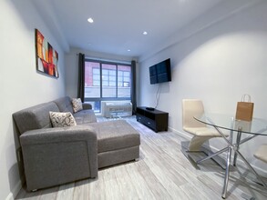 521 W 48th St in New York, NY - Building Photo - Building Photo