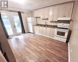 350 Tampa Dr in Georgina, ON - Building Photo