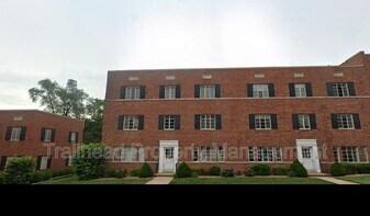 304 E Gregory Blvd in Kansas City, MO - Building Photo