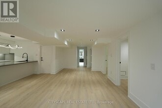 2893 Folkway Dr in Mississauga, ON - Building Photo - Building Photo