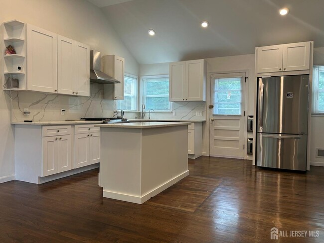 116 Oakland Ave in Metuchen, NJ - Foto de edificio - Building Photo