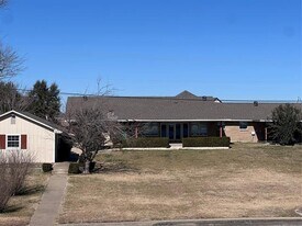 119 Lakeshore Dr in Waxahachie, TX - Building Photo