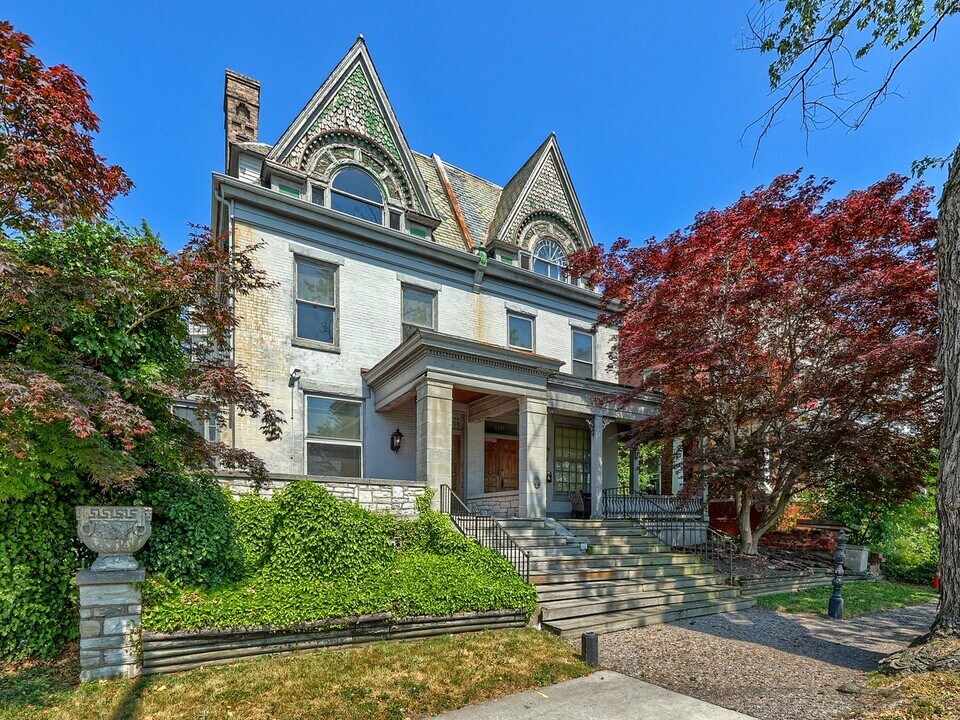 29 N Front St in Harrisburg, PA - Building Photo