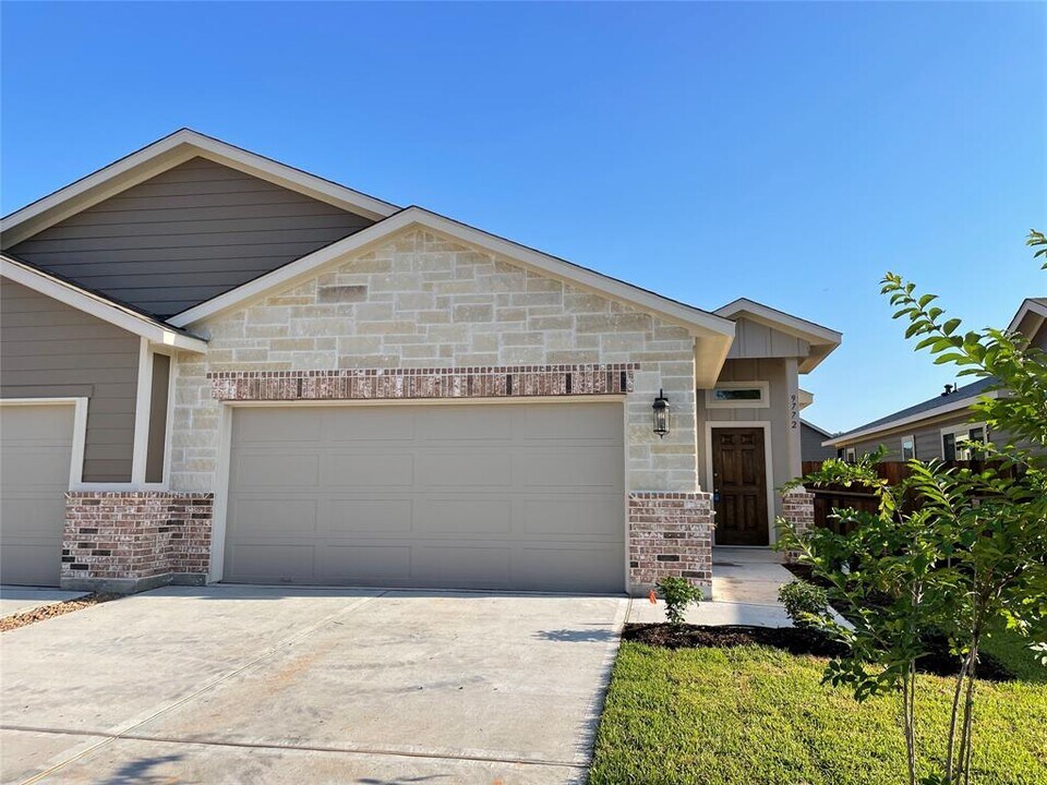 9772 Grosbeak Ln in Magnolia, TX - Building Photo