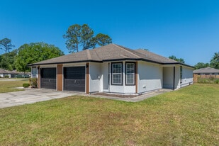 Mod Villas in Kingsland, GA - Building Photo