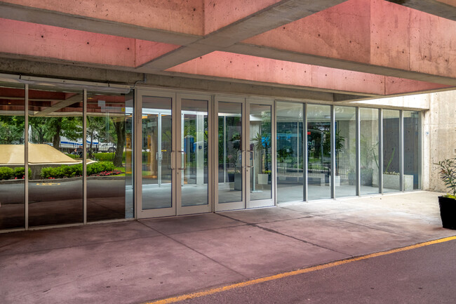 The Jardins de l'Archipel in Montréal, QC - Building Photo - Building Photo