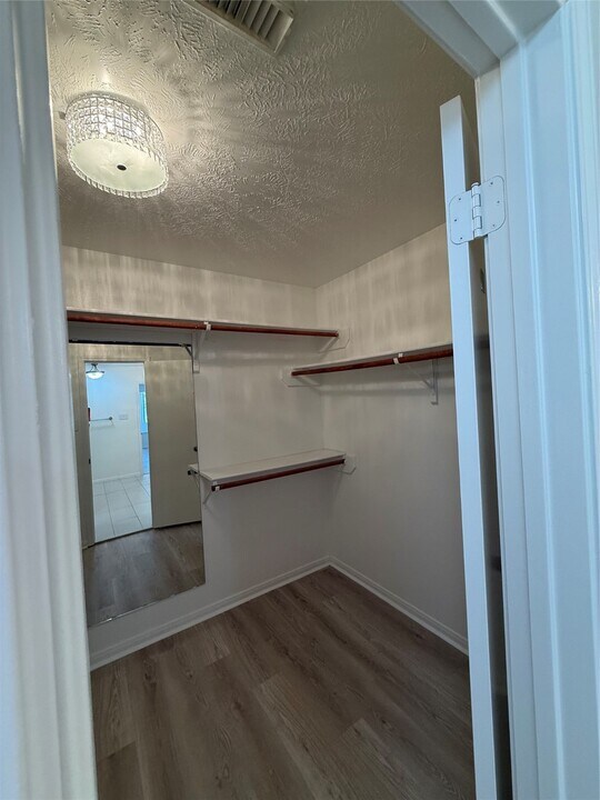 17011 Macleish Dr in Houston, TX - Building Photo