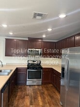 729 W Perez Ave in Visalia, CA - Foto de edificio - Building Photo
