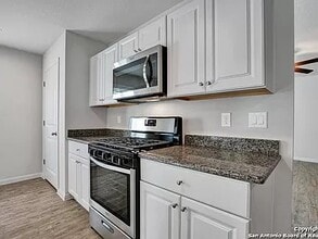 10230 Relic Oaks in San Antonio, TX - Building Photo - Building Photo