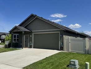 13012 Shortline St in Rathdrum, ID - Building Photo - Building Photo