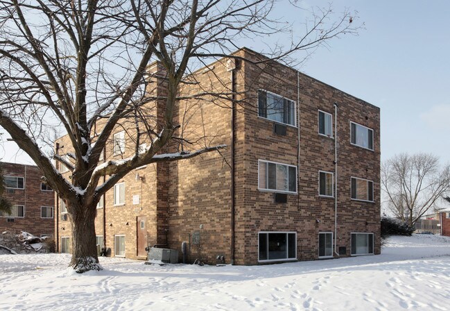1165 N Boxwood Dr in Mount Prospect, IL - Foto de edificio - Building Photo