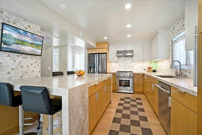 property at 1534 Amherst Ave