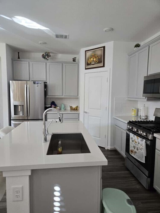 7122 Clearwater Cv Dr in Cypress, TX - Building Photo