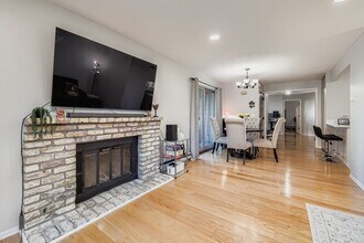 2250 Ridge Dr, Unit # 21 in Minneapolis, MN - Building Photo - Building Photo