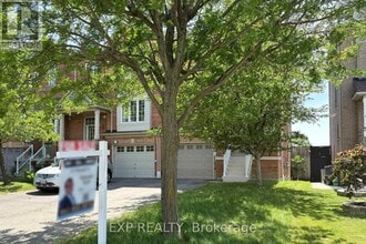 6630 Opera Glass Crescent in Mississauga, ON - Building Photo - Building Photo