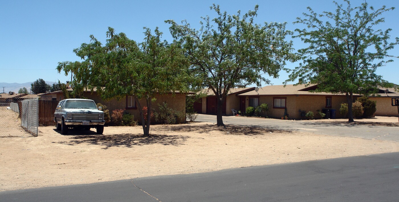 15819 Sago Way in Apple Valley, CA - Building Photo