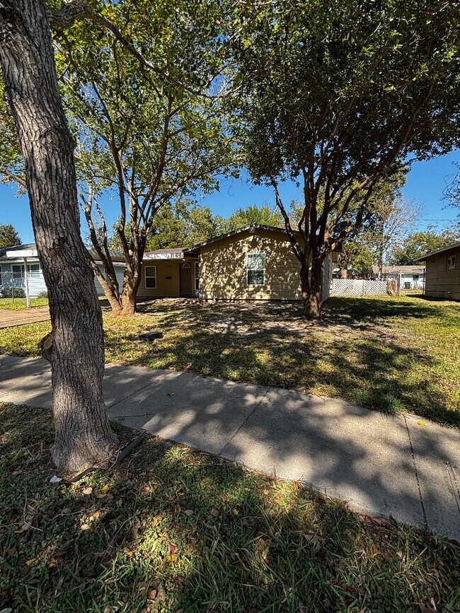 5855 Beldart St in Houston, TX - Building Photo - Building Photo