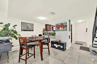 10810 NW 7th St in Miami, FL - Building Photo - Building Photo