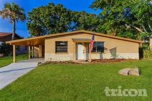 1318 Baker Dr in Melbourne, FL - Building Photo