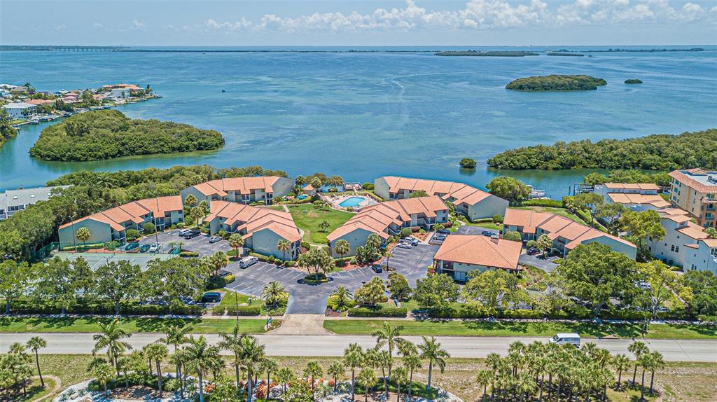 1515 Pinellas Bayway S in St. Petersburg, FL - Building Photo