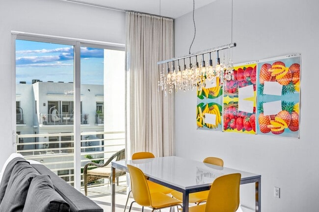 111 SE 2nd St in Delray Beach, FL - Foto de edificio - Building Photo