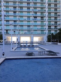 1800 N Bayshore Dr, Unit #2114 in Miami, FL - Foto de edificio - Building Photo