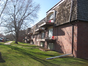 The Villa in Lincoln, NE - Building Photo - Building Photo