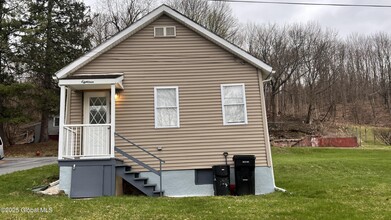 18 St Vincent Ave in Troy, NY - Building Photo - Building Photo