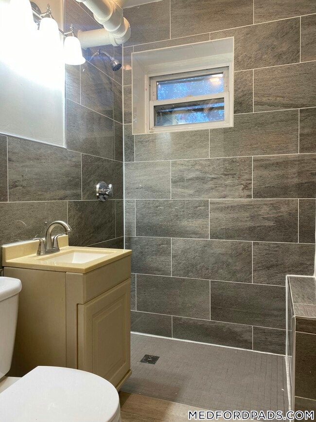 63 Fellsway W, Unit 20 in Medford, MA - Foto de edificio - Building Photo