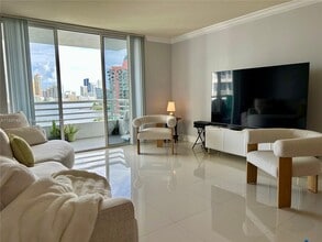 3300 NE 192 St in Aventura, FL - Building Photo - Building Photo