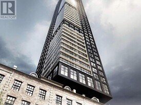 327 King St W in Toronto, ON - Building Photo