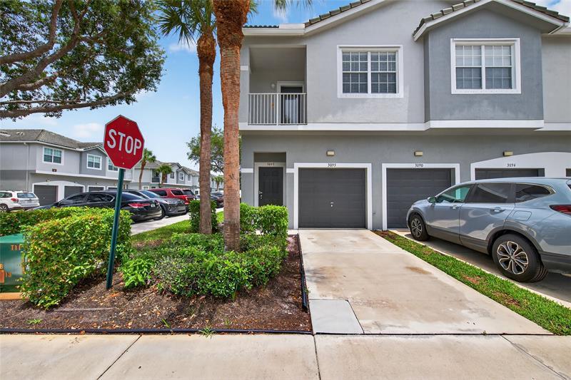 3095 Grandiflora Dr in Greenacres, FL - Building Photo