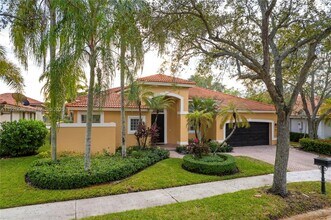 2893 Oakbrook Dr in Weston, FL - Building Photo - Building Photo