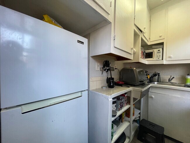 181 Thorndike St, Unit 518 in Brookline, MA - Building Photo - Building Photo