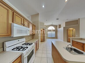 7114 Colonial Lake Dr in Riverview, FL - Foto de edificio - Building Photo