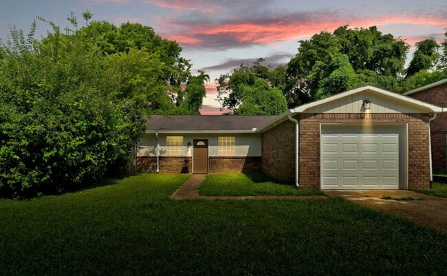 1434 E Cedar Ln in Madison, TN - Foto de edificio - Building Photo