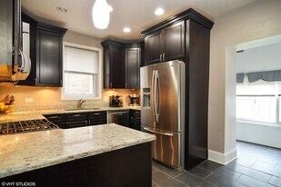 3835 N Western Ave in Chicago, IL - Building Photo