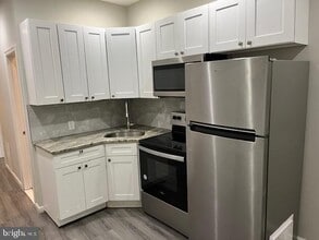 448 E Walnut Ln in Philadelphia, PA - Building Photo - Building Photo