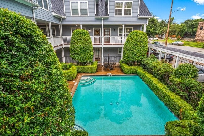 property at 1621 Heights Blvd