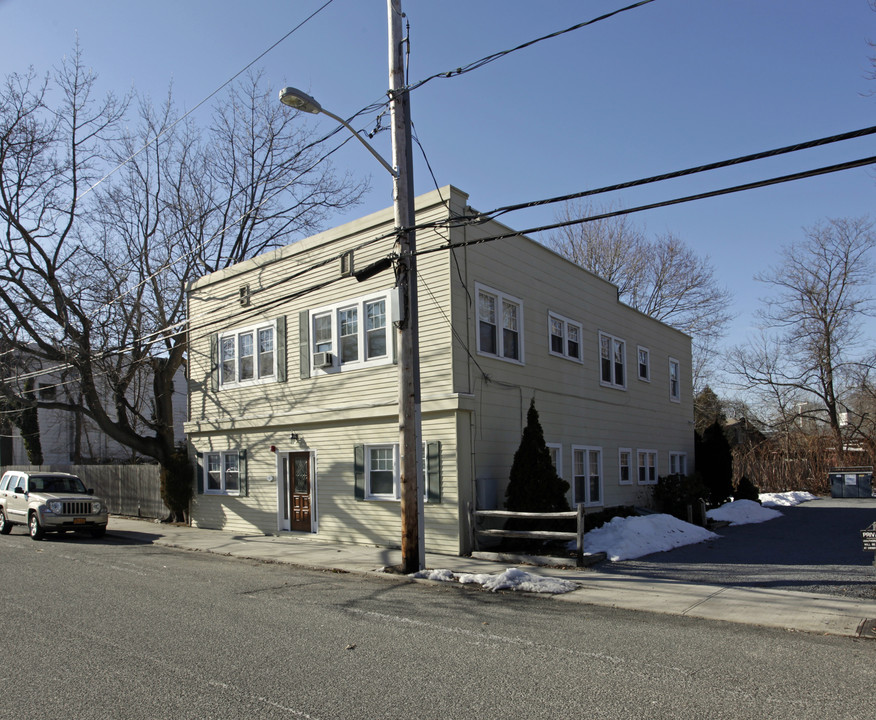 6 Brook Rd in Westhampton Beach, NY - Building Photo