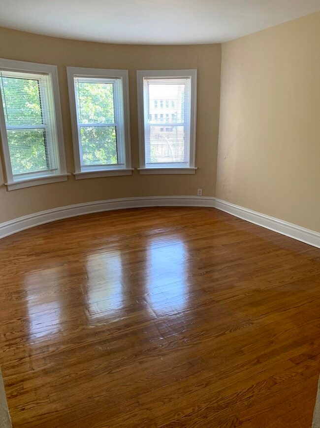 2817 W Waveland Ave in Chicago, IL - Building Photo - Building Photo