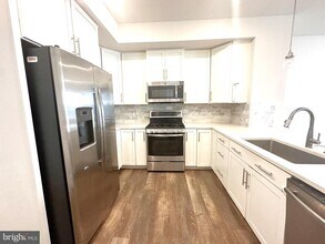 13246 Woodland Park Rd in Herndon, VA - Building Photo - Building Photo
