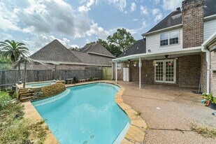 15738 Fleetwood Oaks Dr in Houston, TX - Building Photo