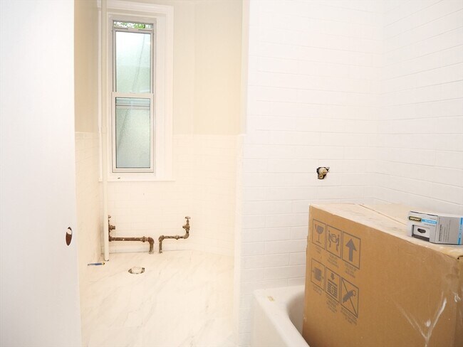 13 Beals St, Unit 2 in Brookline, MA - Building Photo - Building Photo