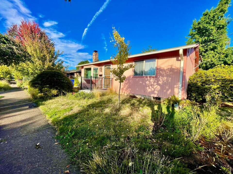 2642 SE 77th Ave in Portland, OR - Building Photo