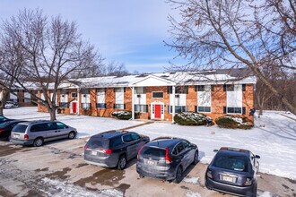 Applewood Village Apartments in Greendale, WI - Building Photo - Building Photo